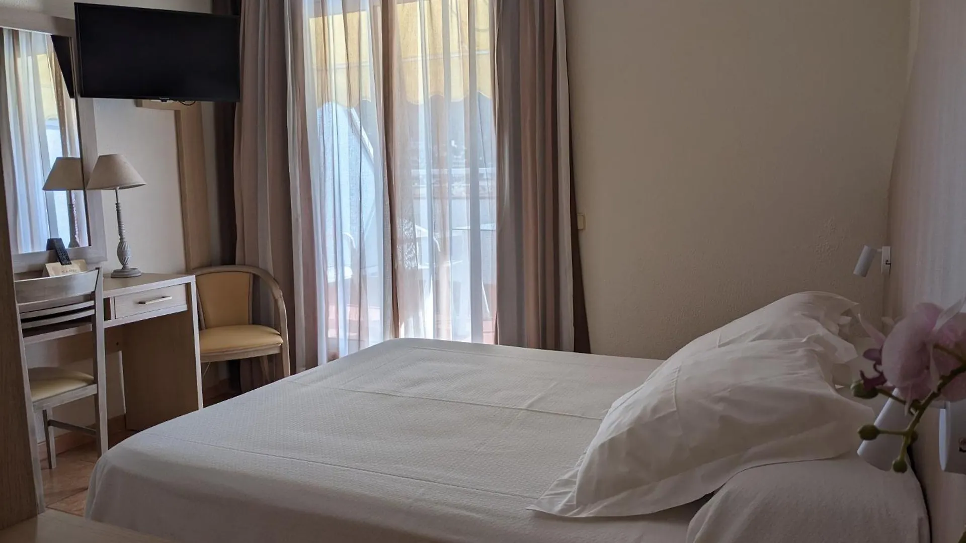 **  Hotel Restaurante Capri Tossa de Mar Spagna