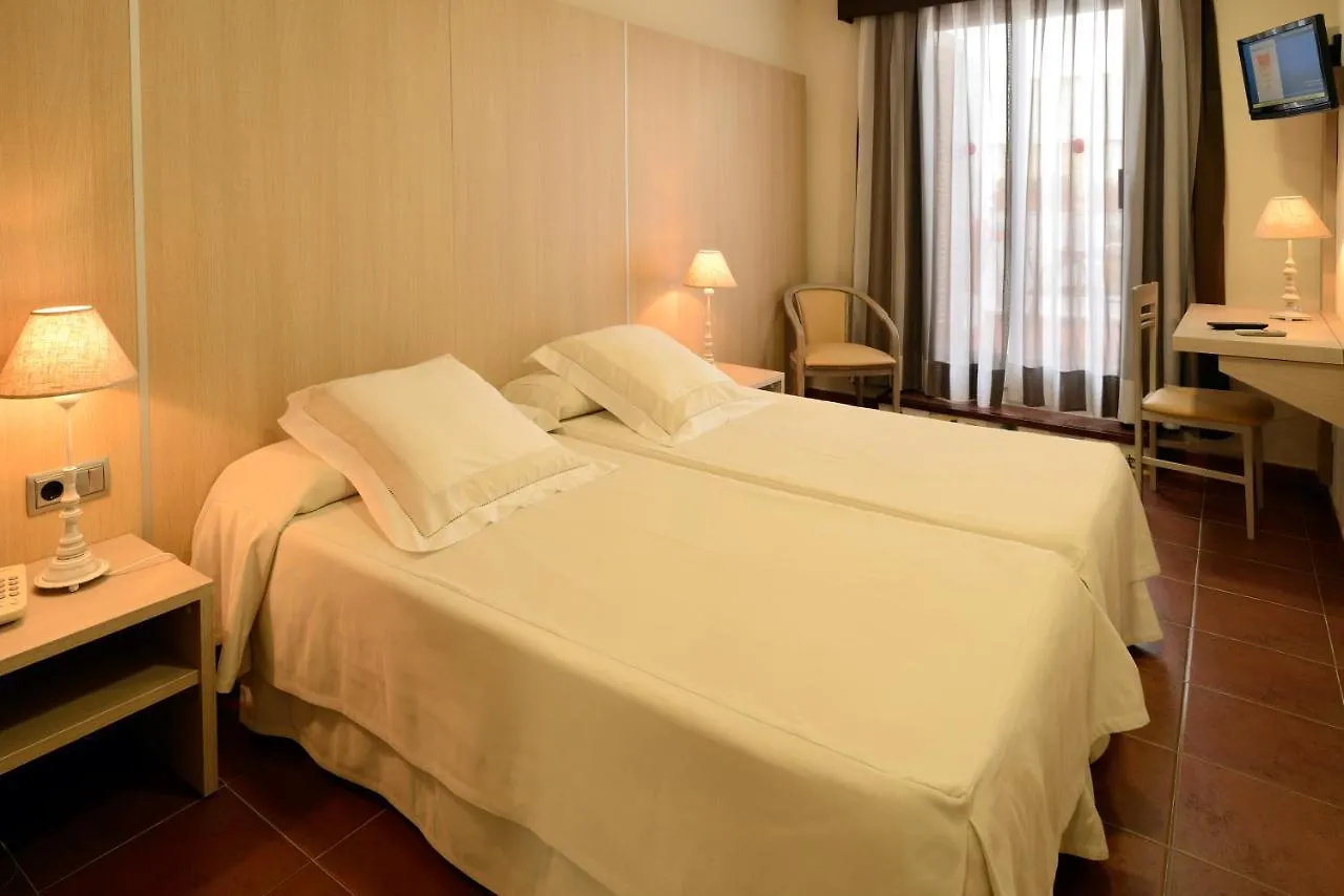 Hotel Capri Tossa de Mar 2*,