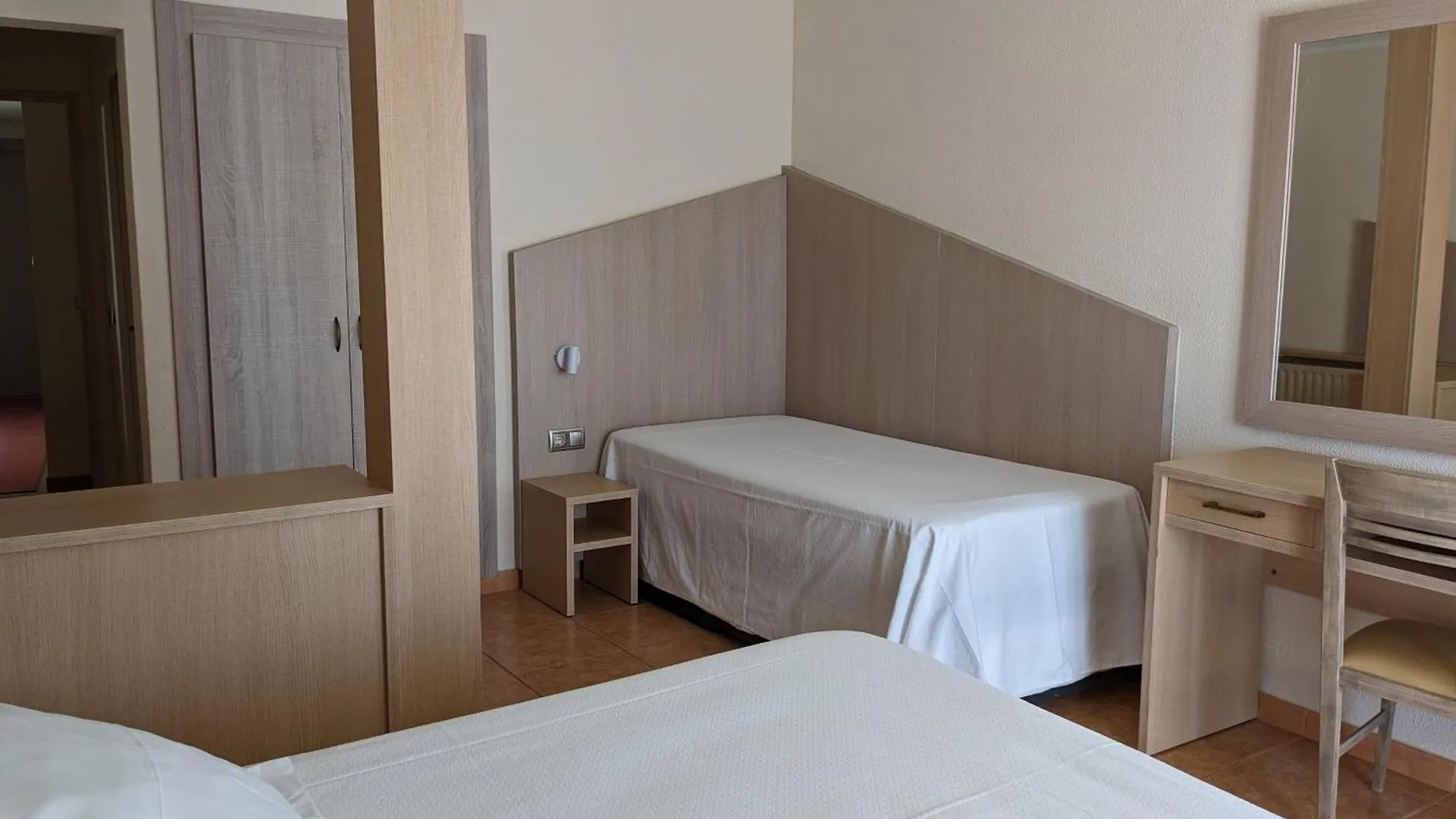 **  Hotel Capri Тосса-де-Мар Испания